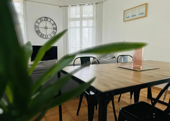 Appartement Lumineux Et Spacieux 2 Chambres Avec Parking Gratuit Dans La Rue