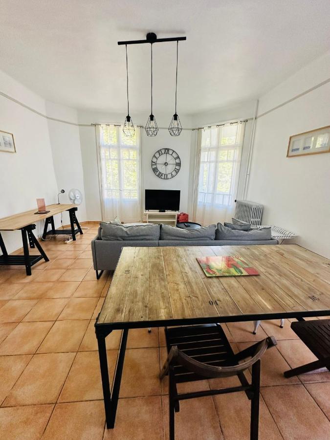 Appartement Lumineux Et Spacieux 2 Avec Parking Gratuit Dans La Rue
