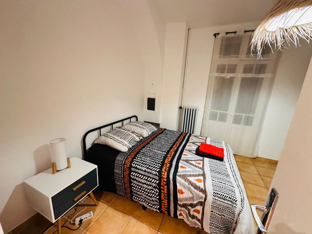 Lumineux Et Spacieux 2 Avec Parking Gratuit Dans La Rue Appartement *