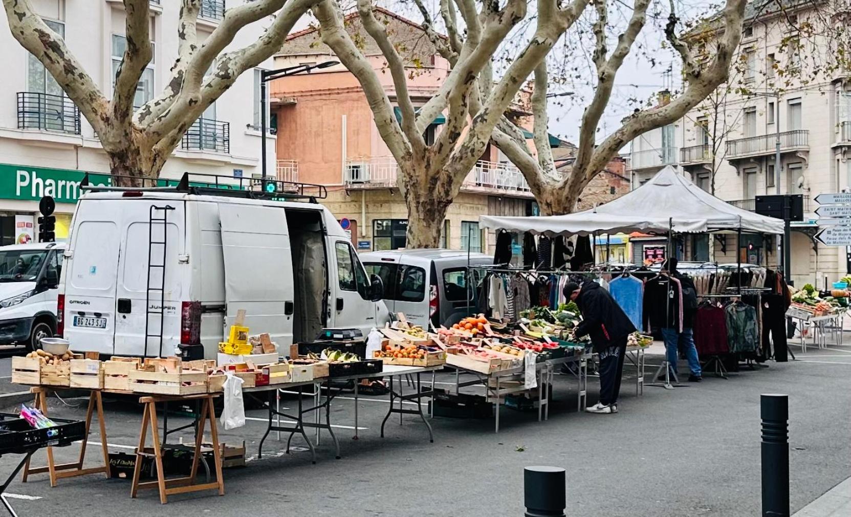 Appartement Lumineux Et Spacieux 2 Avec Parking Gratuit Dans La Rue